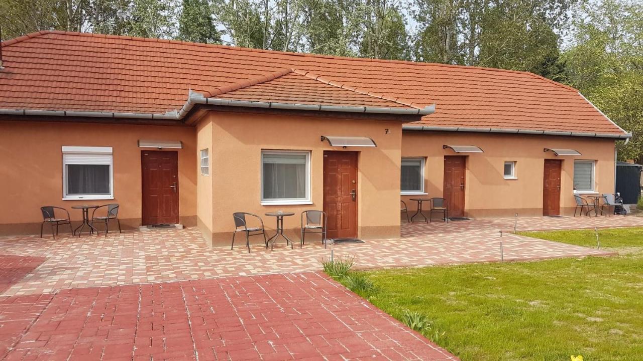 Angyal Apartman Cserkeszolo Exterior photo